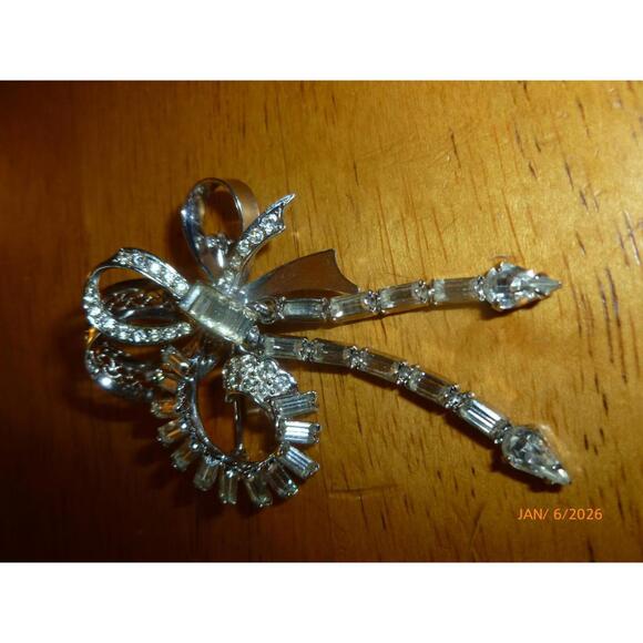 Vintage Sterling Clear Rhinestone Bow Dangle Brooch Pin Silver Tone - Picture 7 of 8